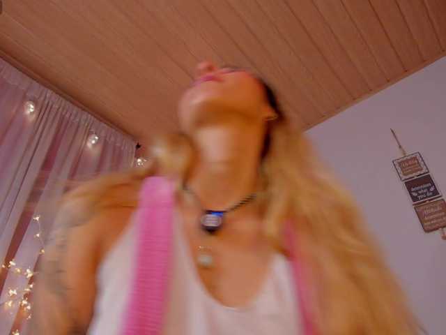 CuteWee420 live cam on BongaCams