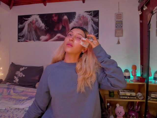 CuteWee420's BongaCams show and profile