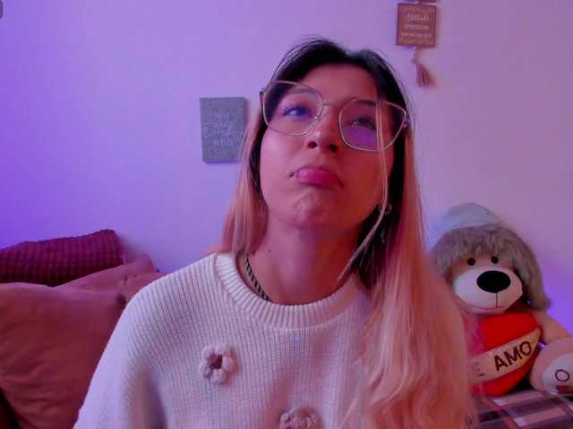 CuteWee420 live cam on BongaCams