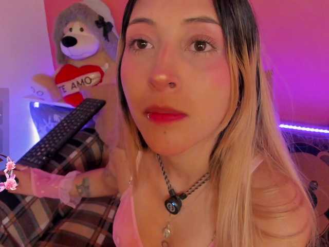 CuteWee420 live cam on BongaCams