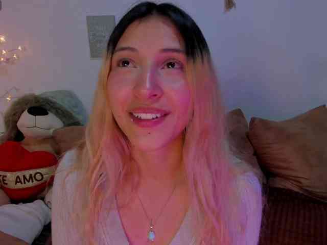 CuteWee420 Live Webcam on BongaCams