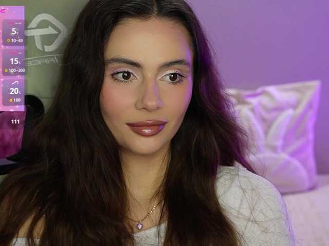 le modèle Allla est en webcam porno dans un show sur le site bongacams, il possède les tags suivants: White/Caucasian,Brunette,Shaved