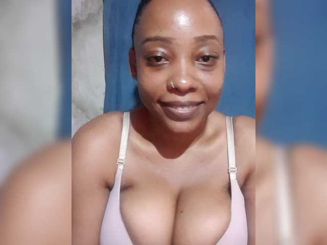 Hennesy-Camila live cam on BongaCams