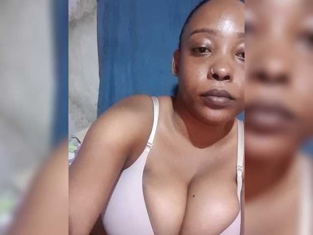 Hennesy-Camila live cam on BongaCams