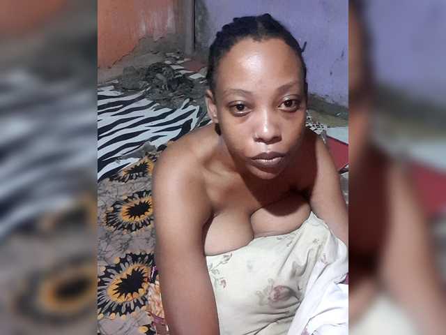 Hennesy-Camila's BongaCams show and profile