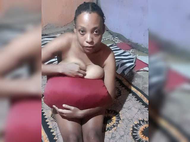 Hennesy-Camila's BongaCams show and profile