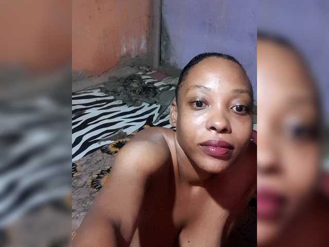 Hennesy-Camila's BongaCams show and profile