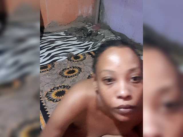 Hennesy-Camila's BongaCams show and profile