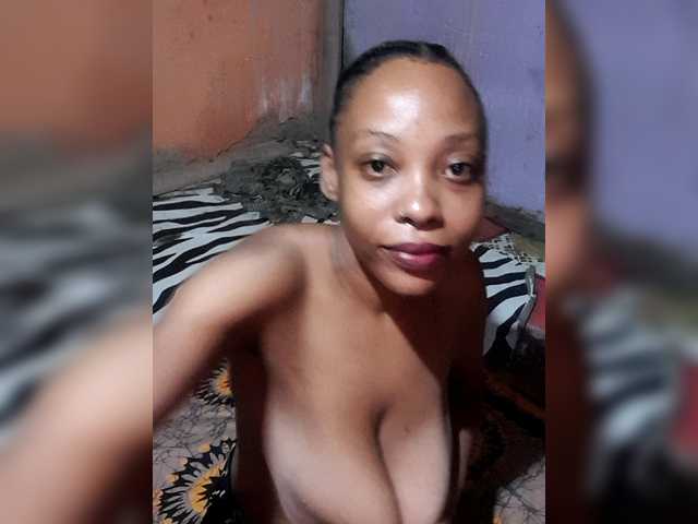 Hennesy-Camila's BongaCams show and profile