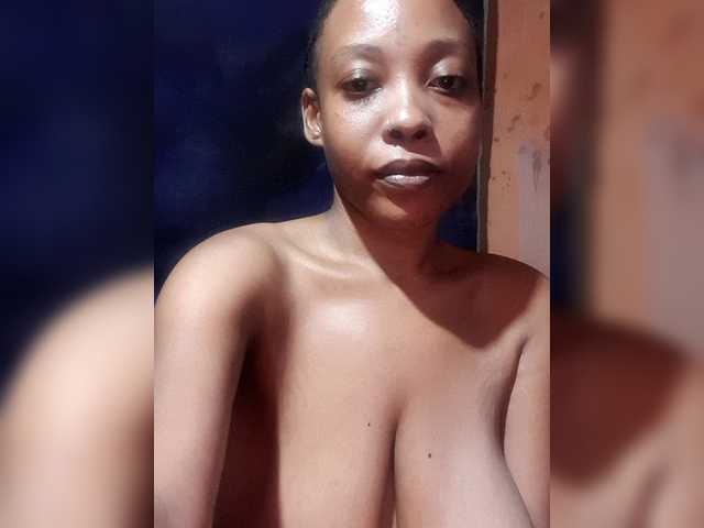 Hennesy-Camila's BongaCams show and profile