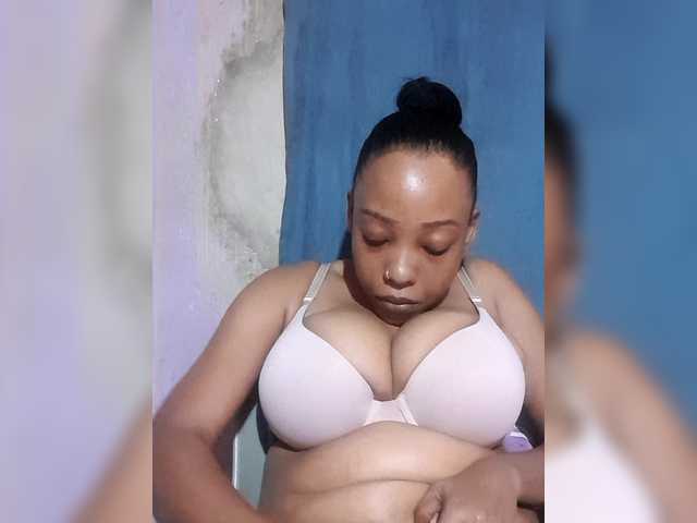 Hennesy-Camila live cam on BongaCams