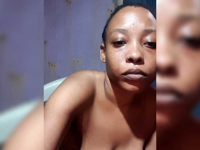 Hennesy-Camila's BongaCams show and profile