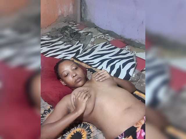 Hennesy-Camila's BongaCams show and profile