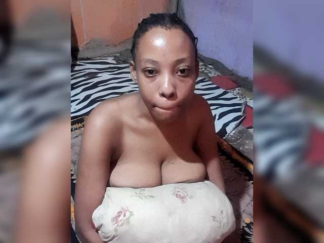 Hennesy-Camila's BongaCams show and profile