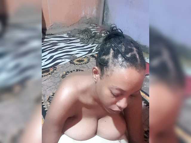 Hennesy-Camila's BongaCams show and profile