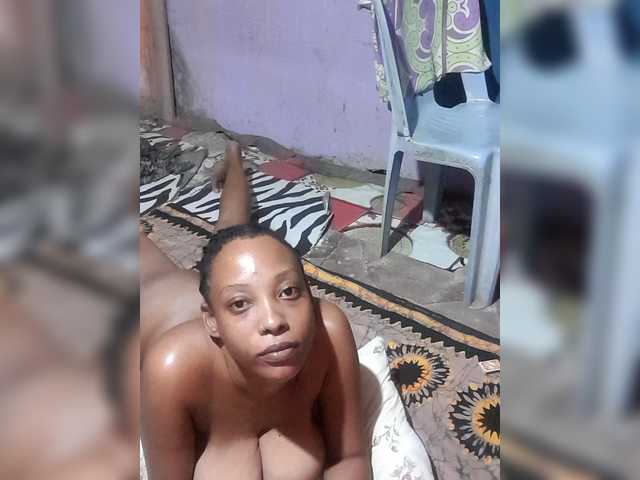 Hennesy-Camila's BongaCams show and profile