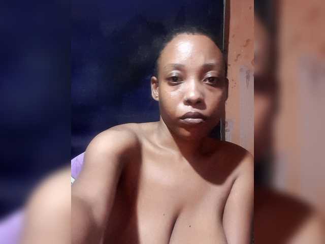 Hennesy-Camila's BongaCams show and profile