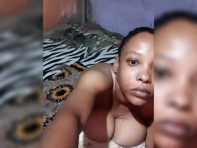 Hennesy-Camila's BongaCams show and profile