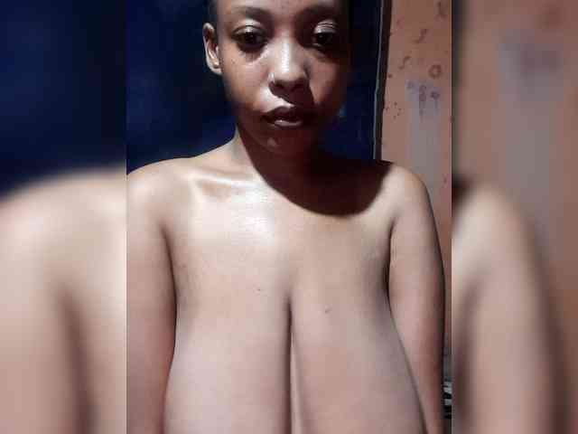 Hennesy-Camila Live Webcam on BongaCams