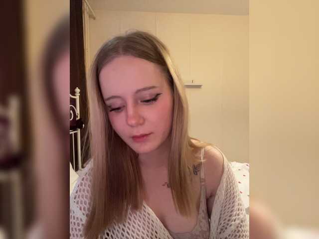 LolaMin live cam