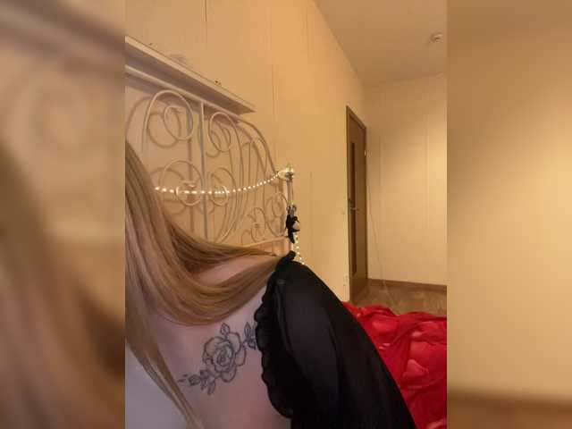 Mia_Wells