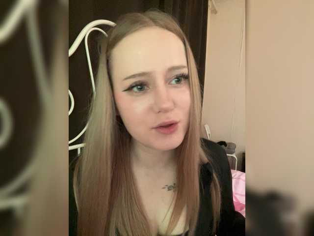 LolaMin's BongaCams show and profile