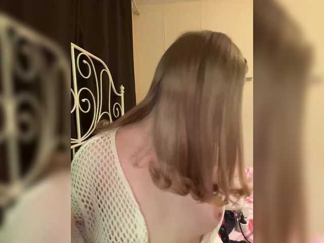 LolaMin live cam