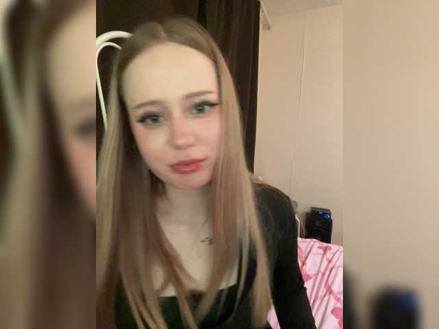 LolaMin's BongaCams show and profile