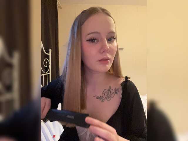 Mia_Wells