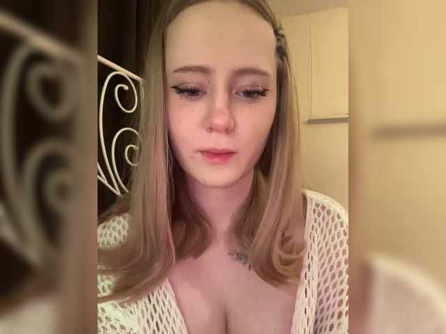 go to chat with Mia_Wells