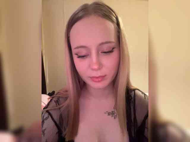 Mia_Wells