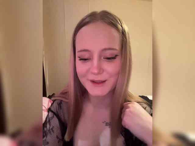 Mia_Wells