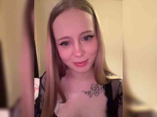 Mia_Wells