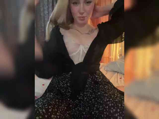 Mia_Wells webcam