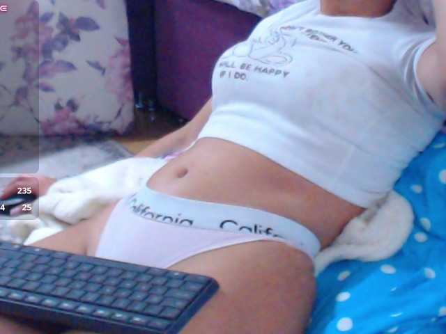 le modèle CassieSpell est en webcam porno dans un show sur le site bongacams, il possède les tags suivants: White/Caucasian,Blonde,Shaved