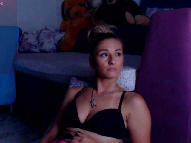 CassieSpell live cam on BongaCams