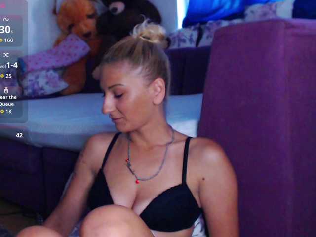 CassieSpell live cam on BongaCams
