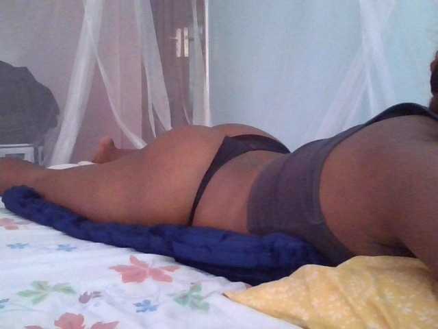 Queen-terry live cam on BongaCams