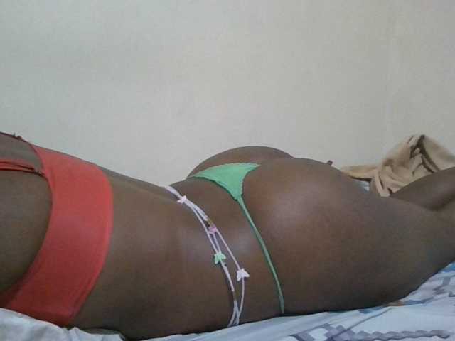 Queen-terry live cam on BongaCams