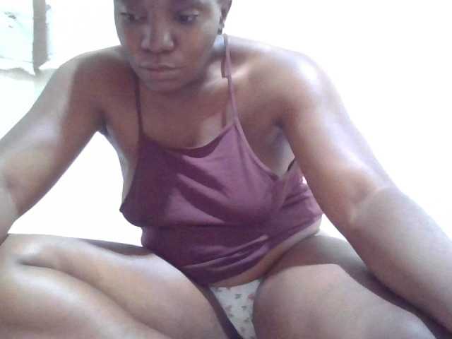 Queen-terry live cam on BongaCams