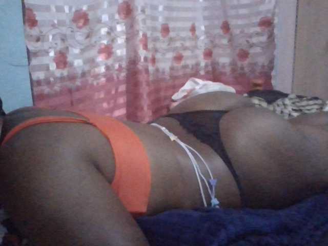 Queen-terry live cam on BongaCams