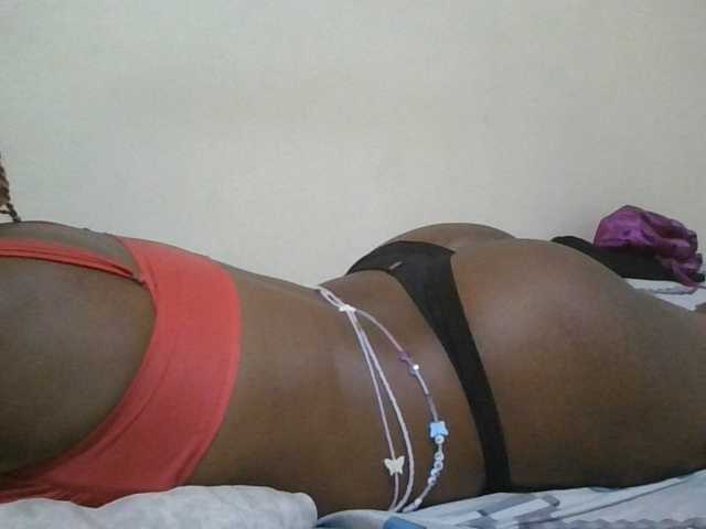 Queen-terry, live now on BongaCams