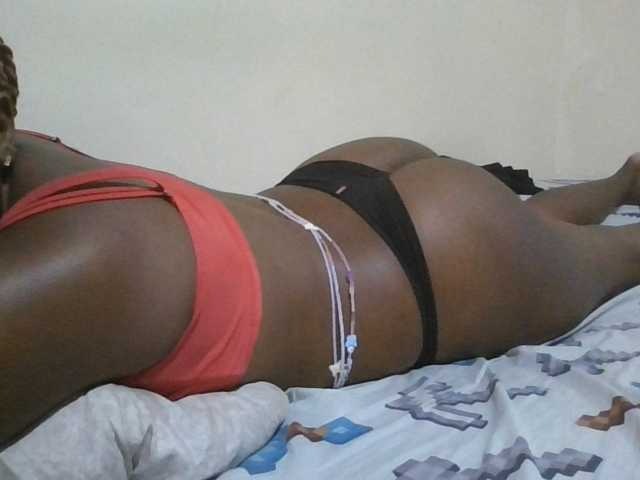 Queen-terry, live now on BongaCams