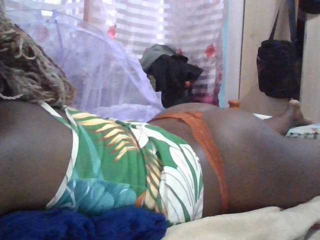 Queen-terry live cam on BongaCams