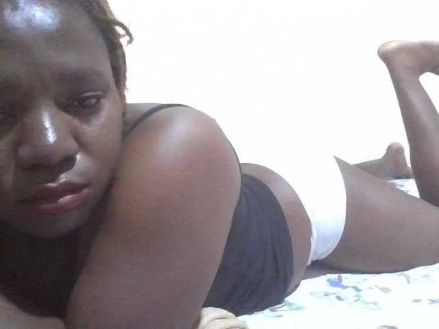 Queen-terry live cam on BongaCams