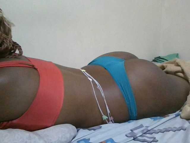Queen-terry, live now on BongaCams