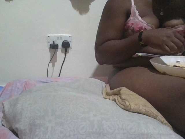 Queen-terry live cam on BongaCams
