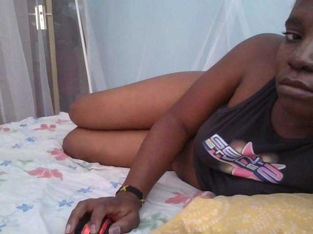 Queen-terry live cam on BongaCams