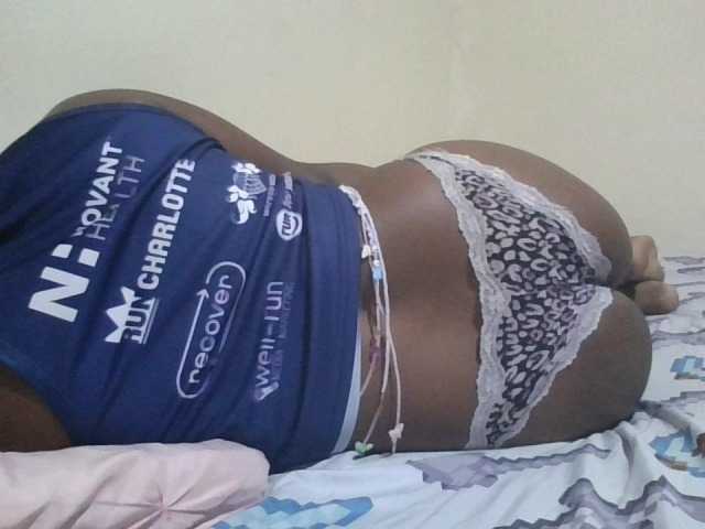 Queen-terry live cam on BongaCams