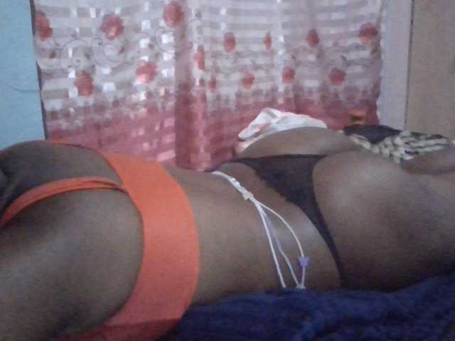 Queen-terry live cam on BongaCams